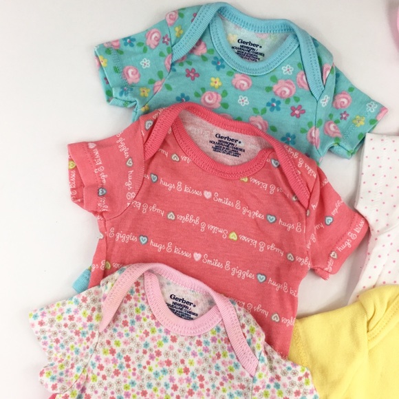 EUC Gerber Set of 6 Onesies - NB - Picture 2 of 8